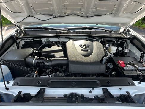 Certified 2023 Toyota Tacoma SR5 w/ Technology Package AWD/4WD image 21