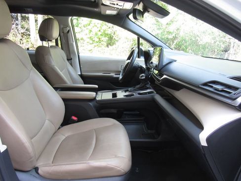 Used 2023 Toyota Sienna XLE w/ XLE Plus Package AWD/4WD image 20