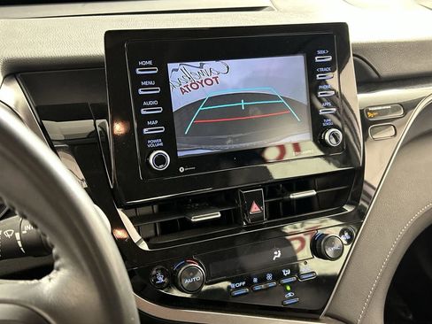 Used 2024 Toyota Camry SE image 18