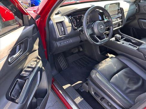 Used 2024 Nissan Pathfinder SL w/ Lighting Package (N92) image 9