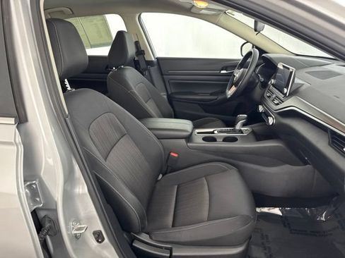 Used 2025 Nissan Altima 2.5 SV FWD image 25