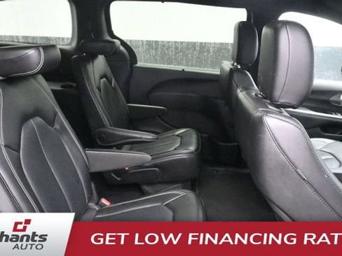 Used 2025 Chrysler Pacifica Select FWD image 10
