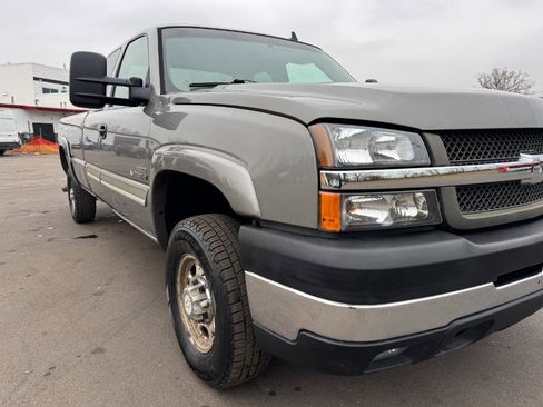Used 2006 Chevrolet Silverado 2500 LT w/ Heavy-Duty Power Package image 12