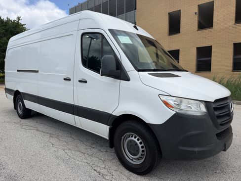 Used 2021 Mercedes-Benz Sprinter 2500 image 12