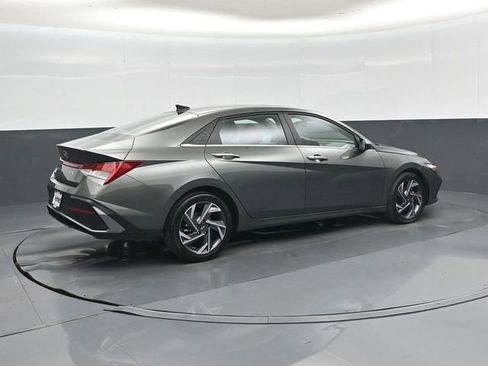 Used 2025 Hyundai Elantra SEL FWD image 3
