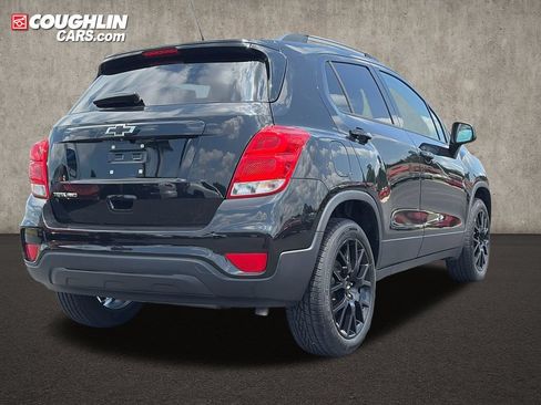 Used 2022 Chevrolet Trax LT w/ Midnight Edition AWD/4WD image 8