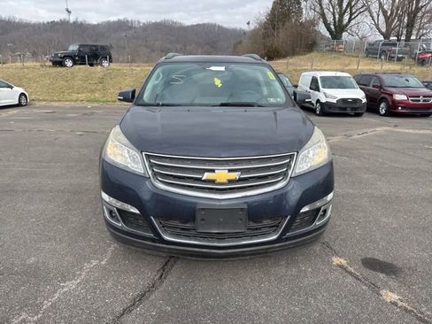 Used 2016 Chevrolet Traverse LT w/ Style and Technology Package FWD image 3