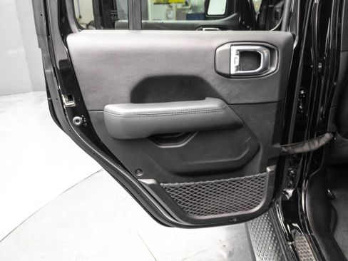 Used 2022 Jeep Wrangler Unlimited Sahara image 31