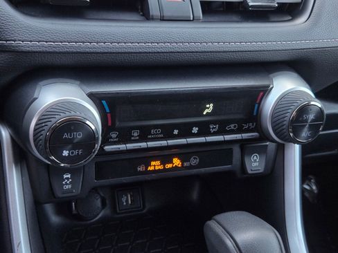Certified 2025 Toyota RAV4 XLE AWD/4WD image 17
