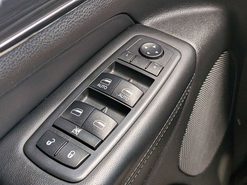 Used 2019 Jeep Grand Cherokee Limited w/ Luxury Group II AWD/4WD image 28
