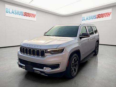 Used 2023 Jeep Wagoneer Series III w/ Preferred Equipment Group AWD/4WD image 7
