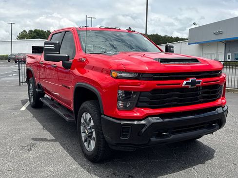 Used 2024 Chevrolet Silverado 2500 Custom w/ Custom Value Package AWD/4WD image 4