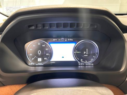 Used 2021 Volvo XC90 T8 Inscription Expression w/ Climate Package image 17