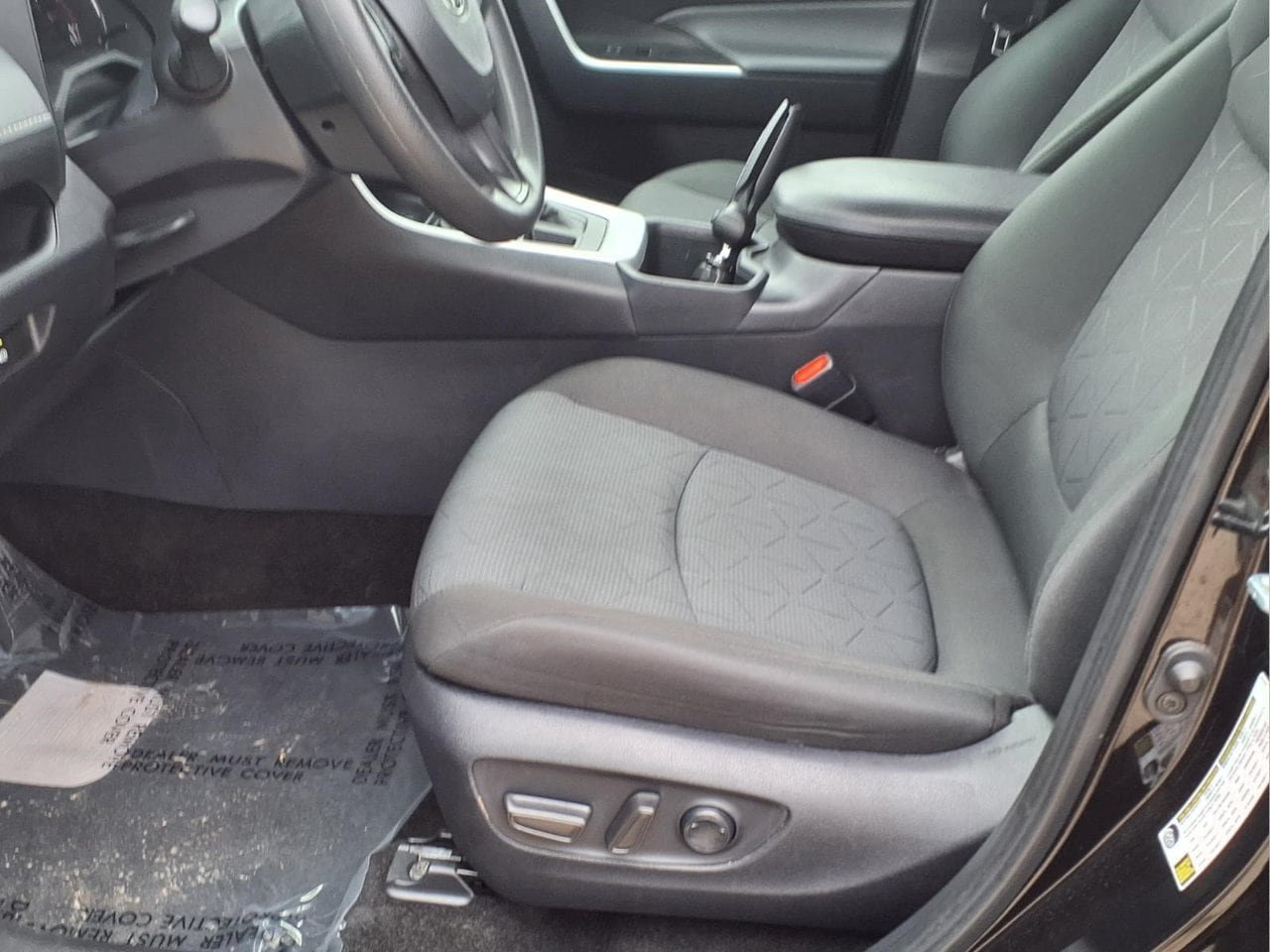 Used 2025 Toyota RAV4 XLE AWD/4WD image 13