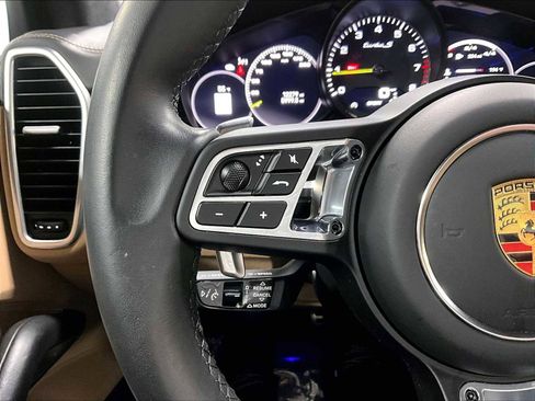 Used 2023 Porsche Cayenne Turbo S image 22