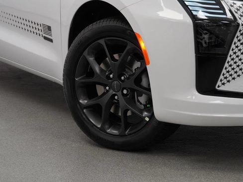 New 2027 Chrysler Pacifica Select AWD/4WD image 4