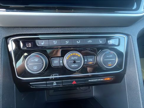 Used 2023 Volkswagen Atlas Cross Sport SEL R-Line AWD/4WD image 17