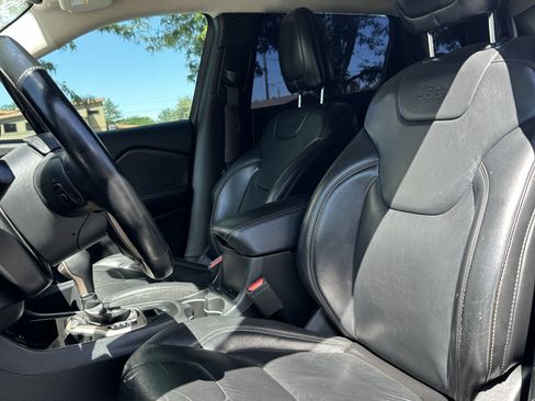Used 2018 Jeep Cherokee Limited FWD image 13