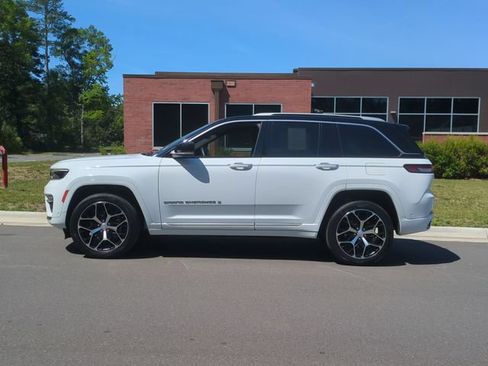 Used 2022 Jeep Grand Cherokee Summit AWD/4WD image 10