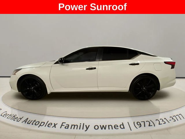 Used 2022 Nissan Altima 2.5 SR w/ Midnight Edition Package AWD/4WD image 2