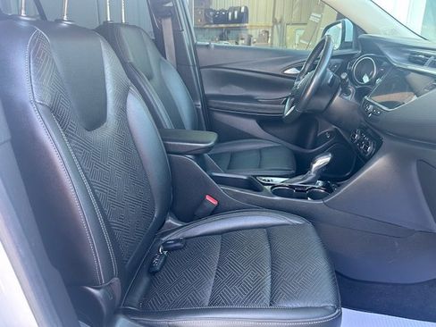 Used 2022 Buick Encore GX Essence FWD image 8