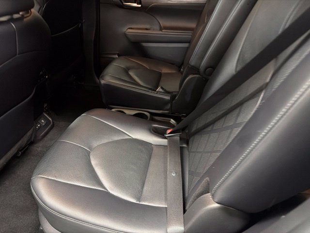 Used 2024 Toyota Highlander Platinum AWD/4WD image 17