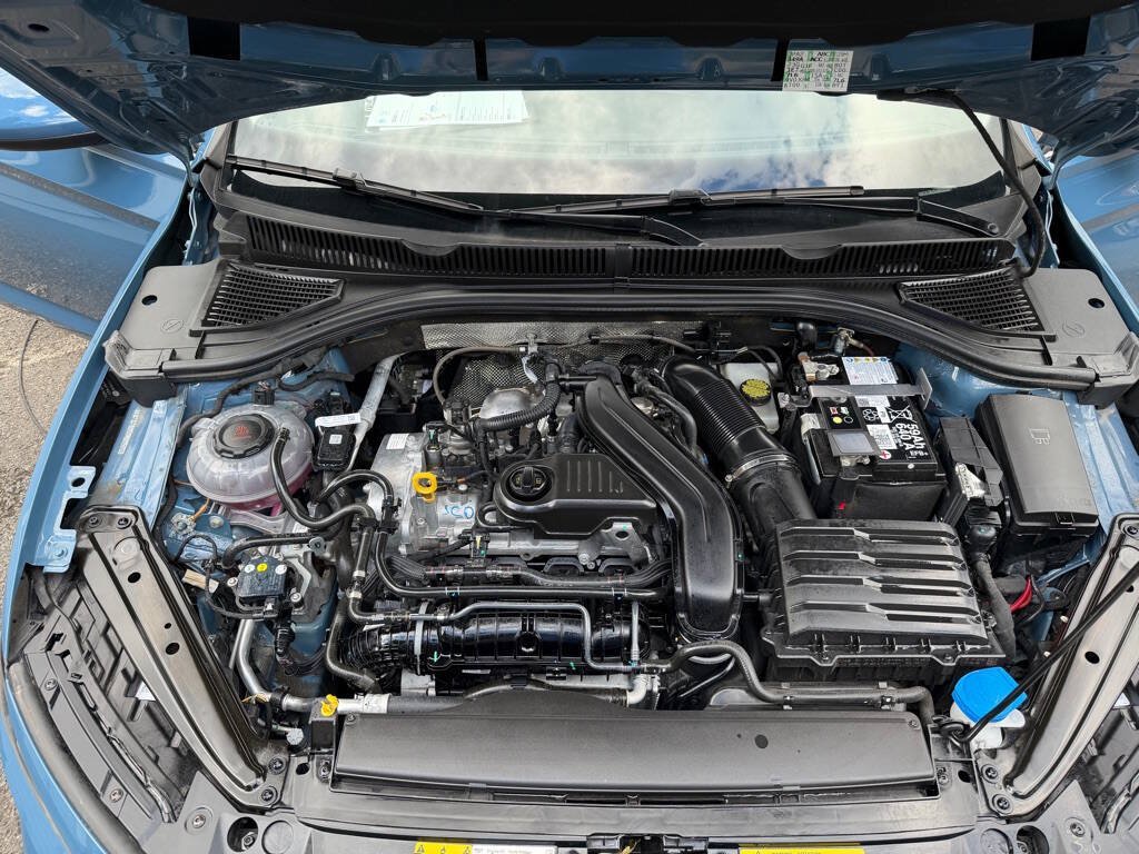 Used 2025 Volkswagen Jetta SE FWD image 37