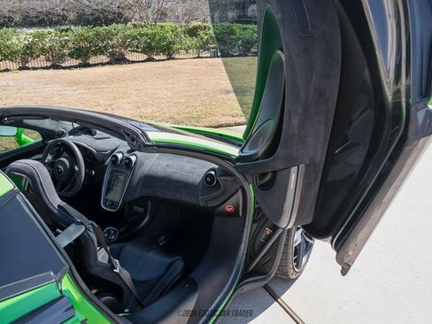 Used 2018 McLaren 570S Spider image 79