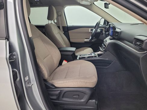Used 2022 Ford Explorer XLT image 21
