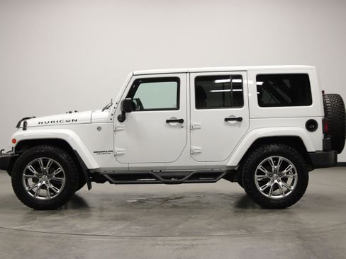 Used 2016 Jeep Wrangler Unlimited Rubicon w/ Connectivity Group AWD/4WD image 5