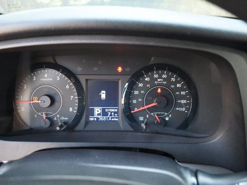 Used 2015 Toyota Sienna LE FWD image 32
