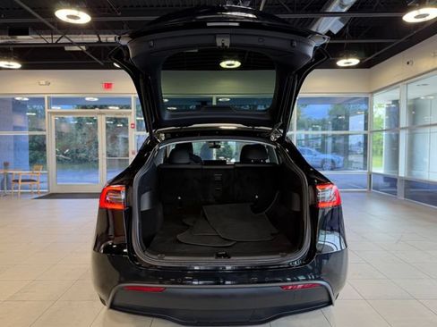 Used 2021 Tesla Model Y Long Range AWD/4WD image 27