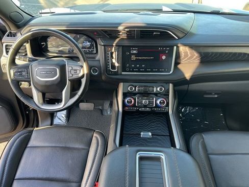 Used 2024 GMC Yukon XL Denali image 9
