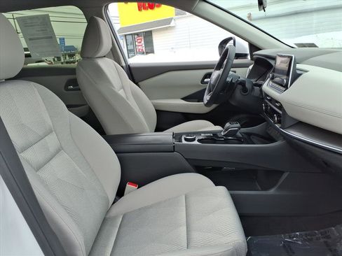 Certified 2025 Nissan Rogue SV image 12