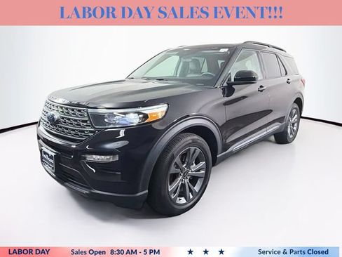 Used 2023 Ford Explorer XLT w/ Equipment Group 202A AWD/4WD image 3