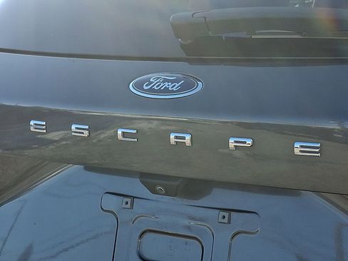 Used 2020 Ford Escape SE Sport image 31