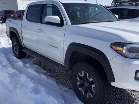 Used 2023 Toyota Tacoma TRD Off-Road image 3