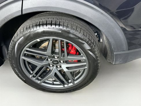 Used 2025 Ford Explorer ST-Line w/ ST-Line Street Pack image 11