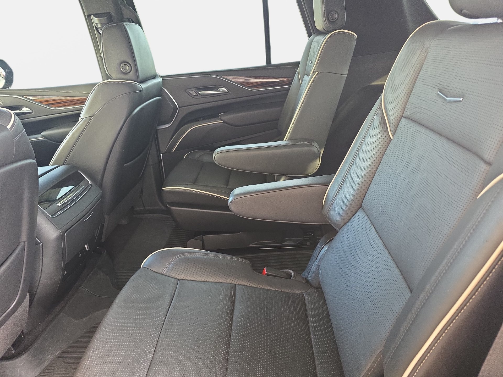 Used 2024 Cadillac Escalade Premium Luxury RWD image 14