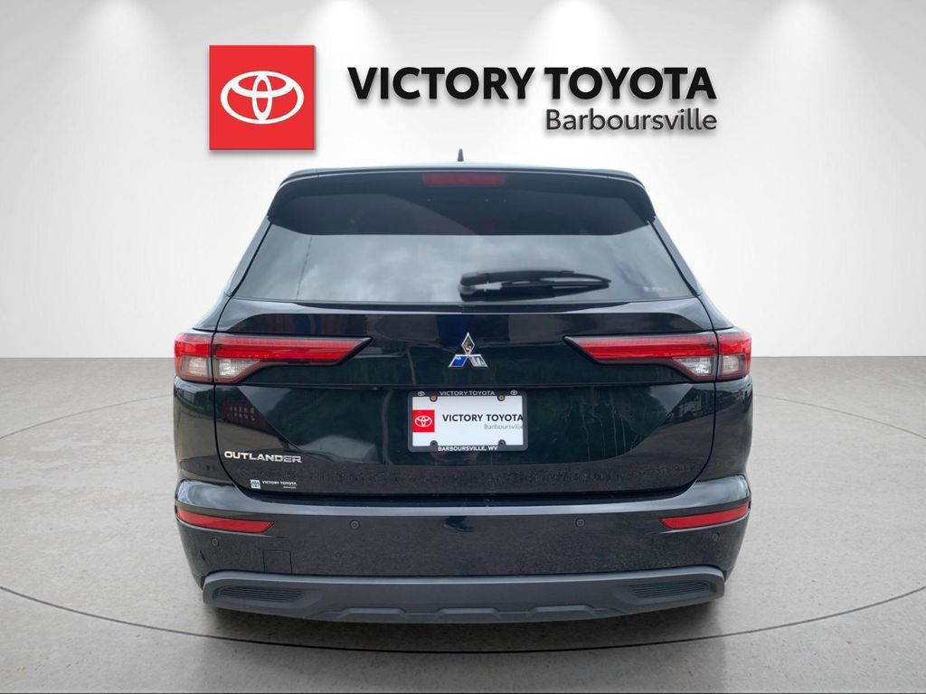 Used 2024 Mitsubishi Outlander ES AWD/4WD image 4