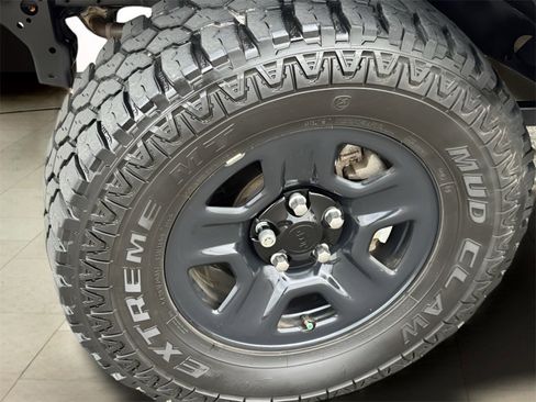 Used 2019 Jeep Wrangler Sport image 6