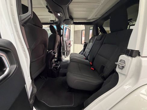 Used 2018 Jeep Wrangler Unlimited Sahara w/ Uconnect 4C Nav & Sound Group image 50