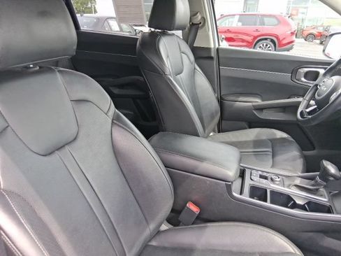 Used 2024 Kia Sorento S AWD/4WD image 15