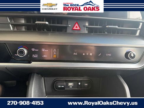 Used 2025 Kia Sportage EX FWD image 19