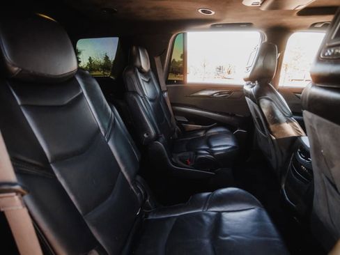 Used 2016 Cadillac Escalade Platinum image 36