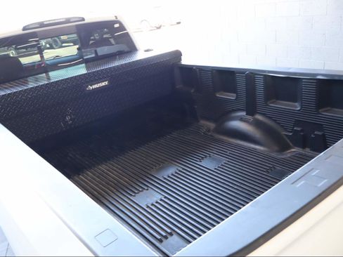 Used 2019 Nissan Titan S image 18