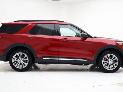Used 2023 Ford Explorer XLT w/ Equipment Group 202A image 3