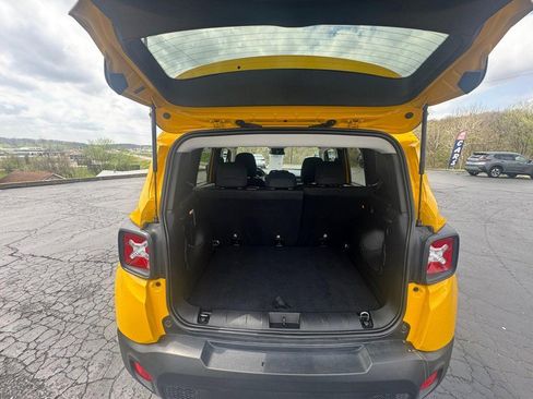 Used 2018 Jeep Renegade Latitude w/ Cold Weather Group AWD/4WD image 11