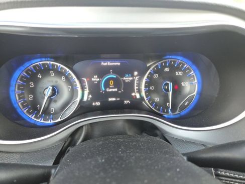 Used 2025 Chrysler Pacifica Limited FWD image 16
