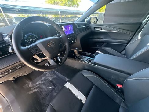 Used 2025 Toyota Camry SE w/ Convenience Package FWD image 13